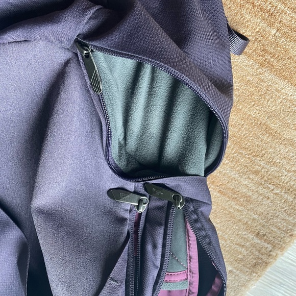 The North Face Isabella 3.0 20L Purple Backpack - Picture 12 of 12